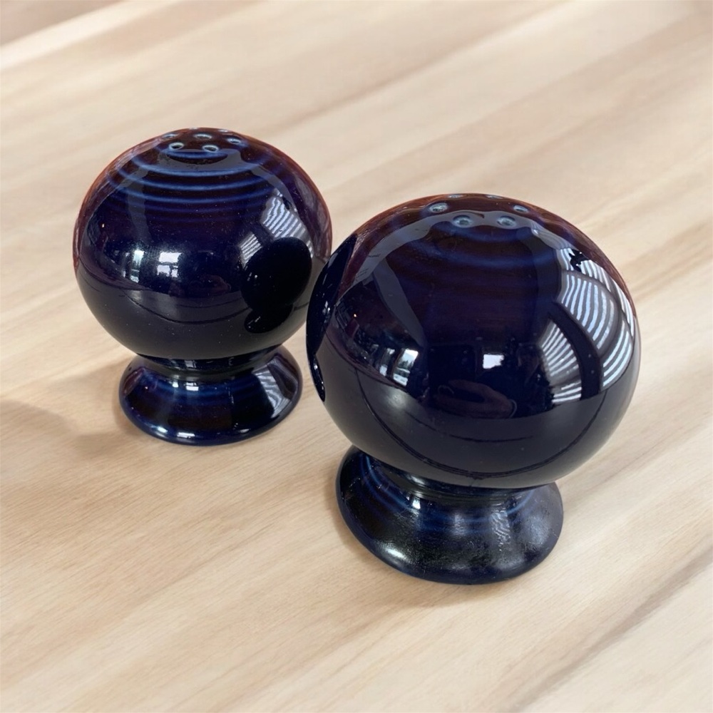 Vintage Fiesta Dark Cobalt Blue Salt & Pepper
Shakers Fiestaware Large Round - Picture 6 of 6